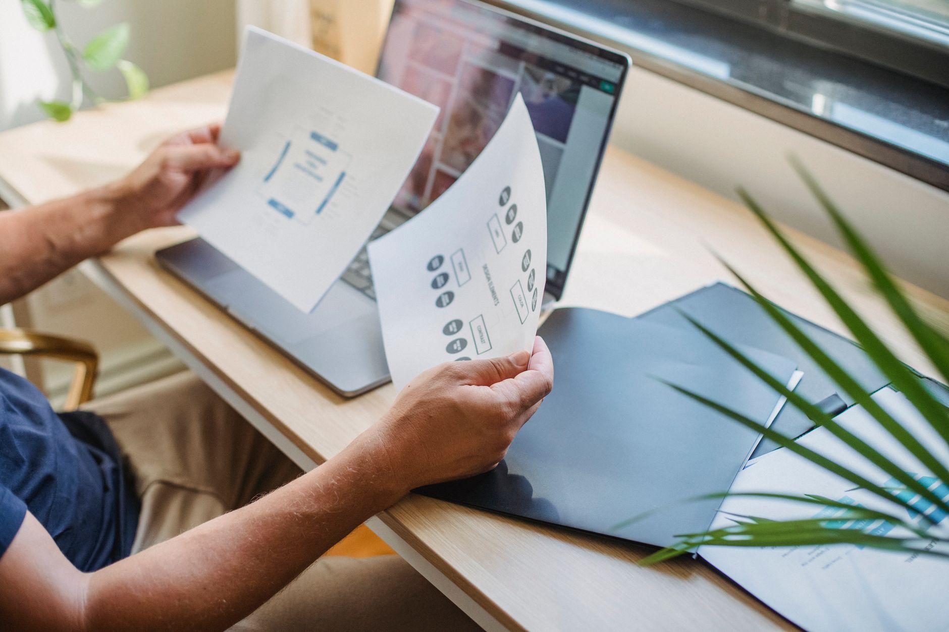 Landing page builder versus optimiser tools compared for PPC campaigns